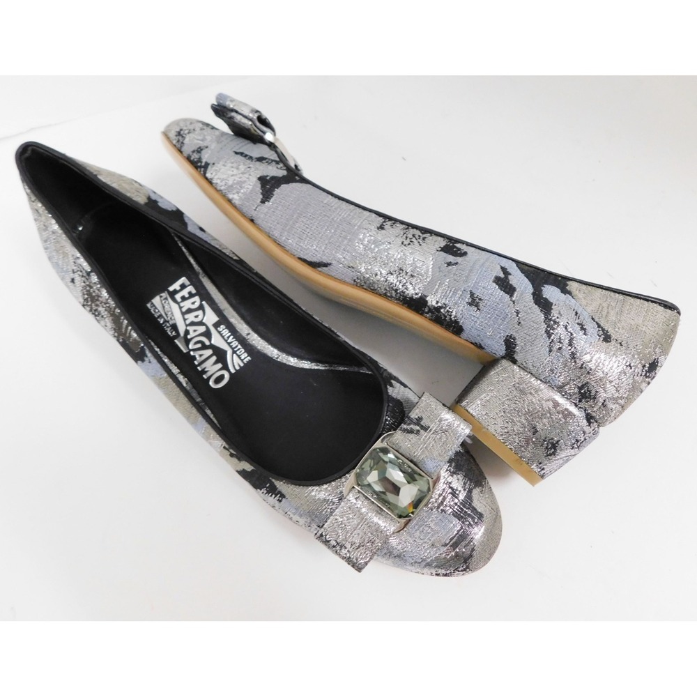 Salvatore Ferragamo Silver Multi Jeweled Bow Pumps 7B - Picture 2 of 6